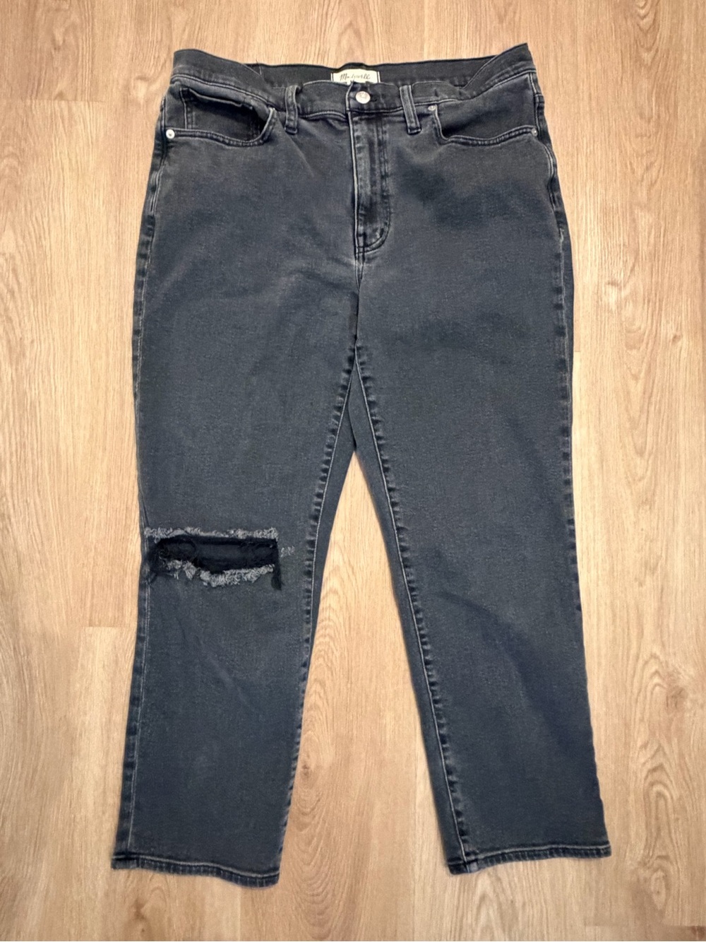 Madewell Black Straight-Leg Jeans with Distressed Knee